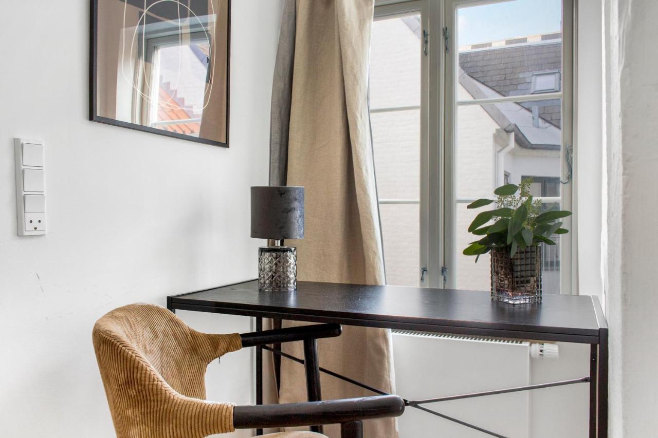 Sanders Regent - Smart Two-bedroom Near Square Апартаменты *